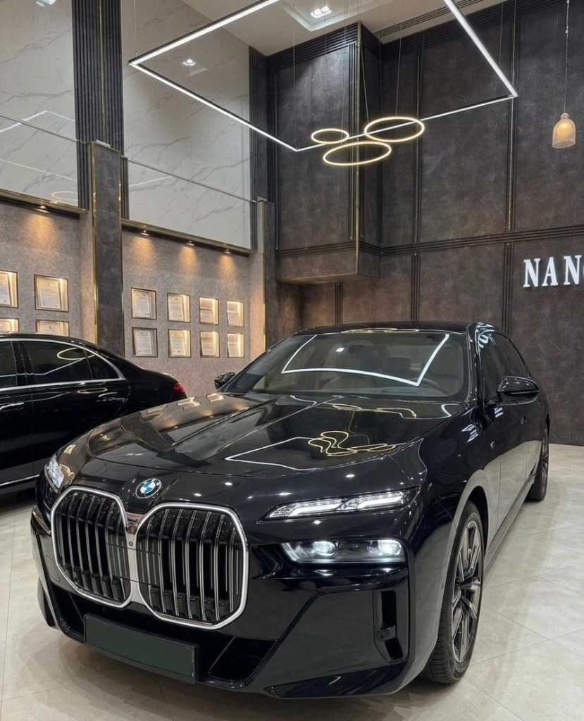 نانو فيوجن — BMW الفئة السابعة في الصالة